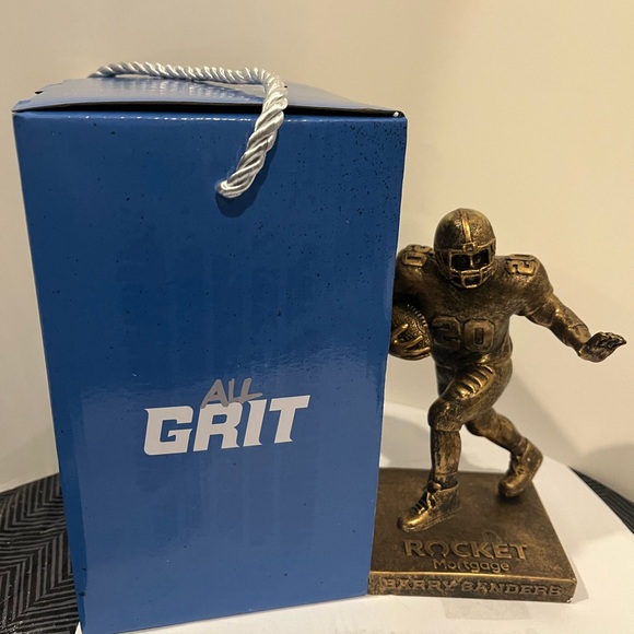 Barry Sanders Replica Statue NFL Football SGA 1-7-24 Detroit Lions - Picture 4 of 15